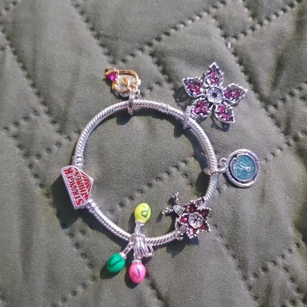 1pcs Pandora x Stranger Things Charm - Picture 11 of 16